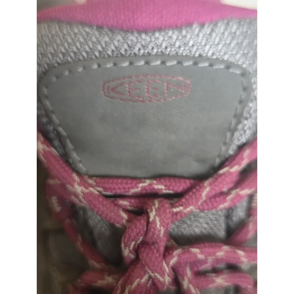 KEEN Womens Circadia Hiking Shoes Sz 6.5 Gray Pink Waterproof Trail Hiking Boots